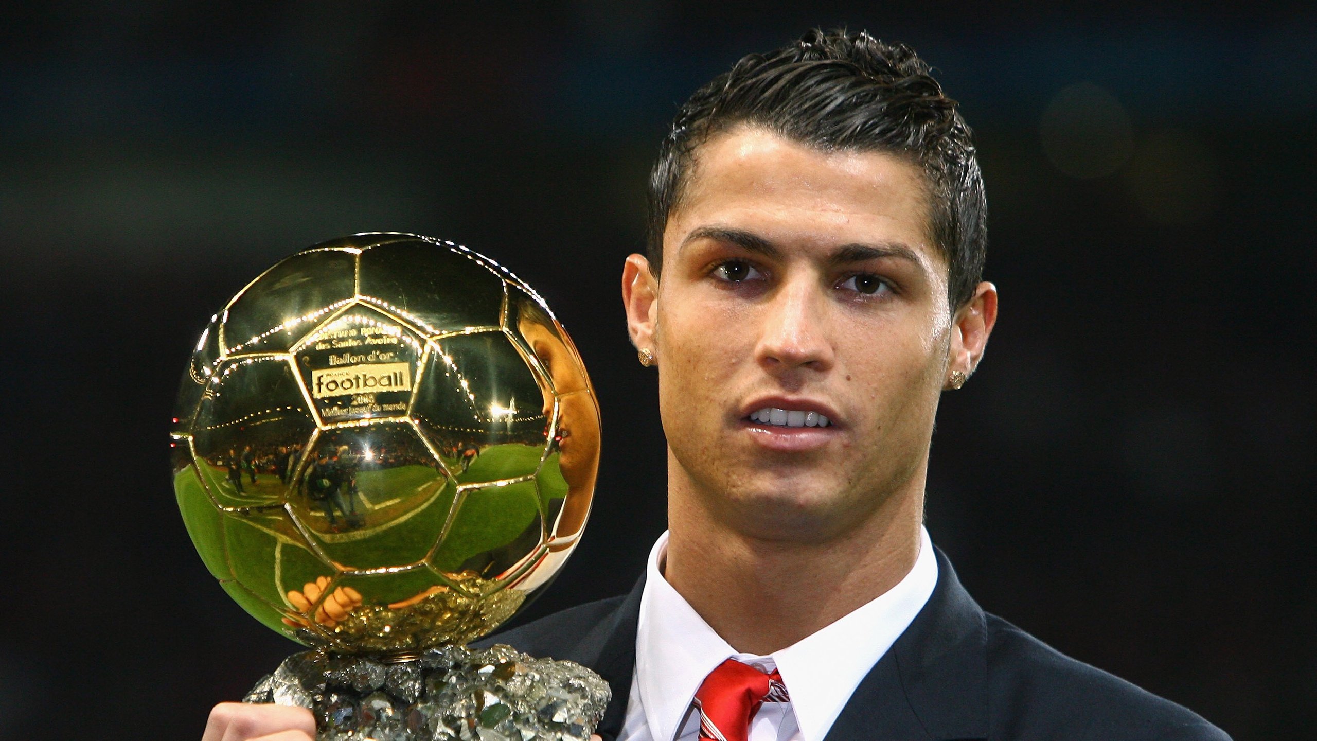 世界杯：裁判将比赛收入一部分捐给青少年项目 被球迷称为“精神富翁”